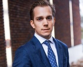 Адриан Баккер